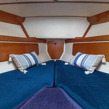 Relaxing In A Cozy Sailing Boat In Úszó hotel Kalamáta