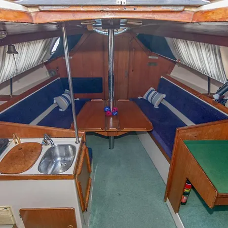 Úszó hotel Relaxing In A Cozy Sailing Boat In *